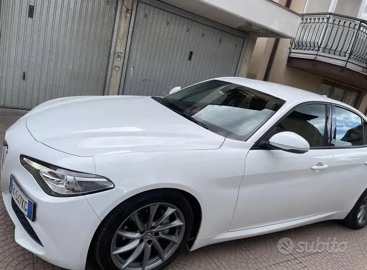 Usata Alfa Romeo Giulia 150 CV (110 kW) 2017 Bianco Berlina