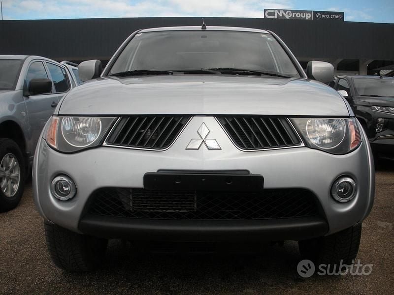 Usata Mitsubishi L200 Intense 136 CV (100 kW) 2011 Grigio Pick-up
