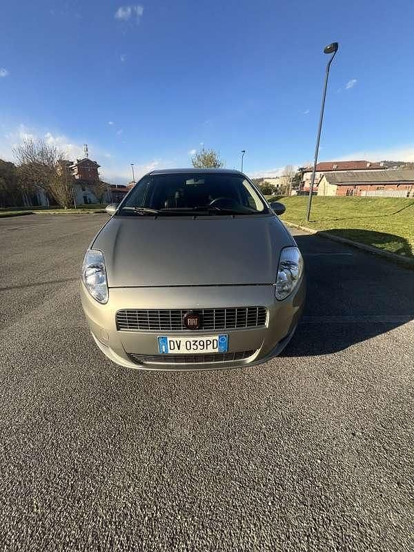 Usata Fiat Grande Punto Active 77 CV (56 kW) 2009 Grigio Utilitaria