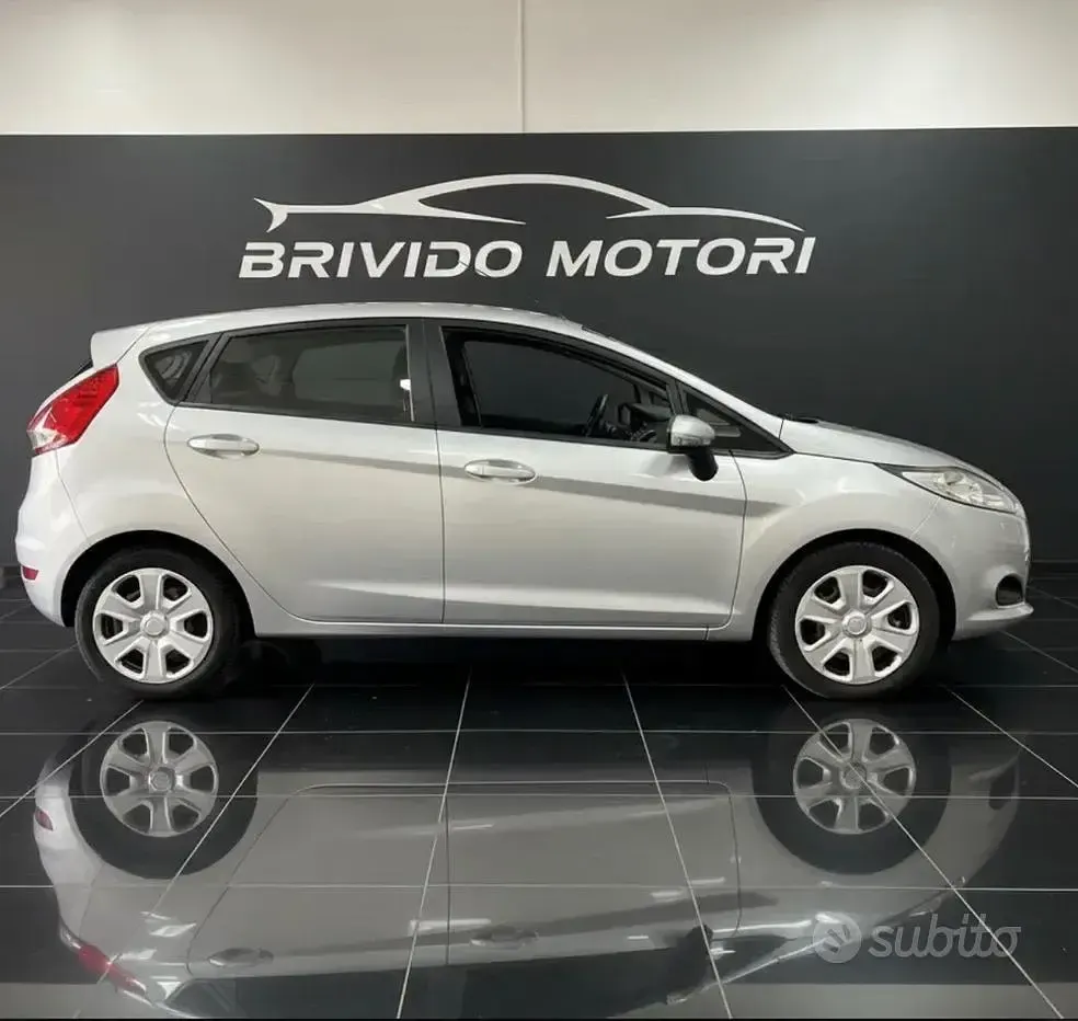 Usata Ford Fiesta Titanium 68 CV (50 kW) 2009 Grigio Berlina