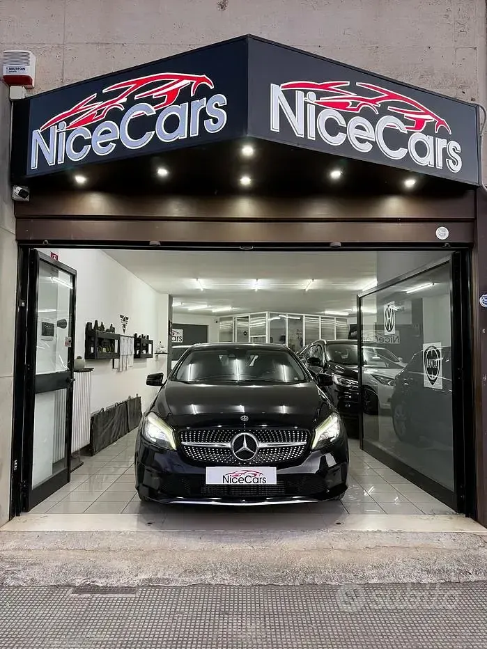 Usata Mercedes A180 Premium 109 CV (80 kW) 2018 Nero Berlina