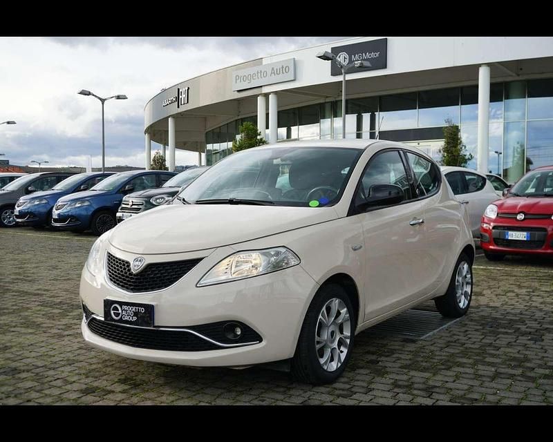 Bianco Usata 2015 Lancia Ypsilon Gold Due volumi | 8000 € (Cara) - Immagine 1/4