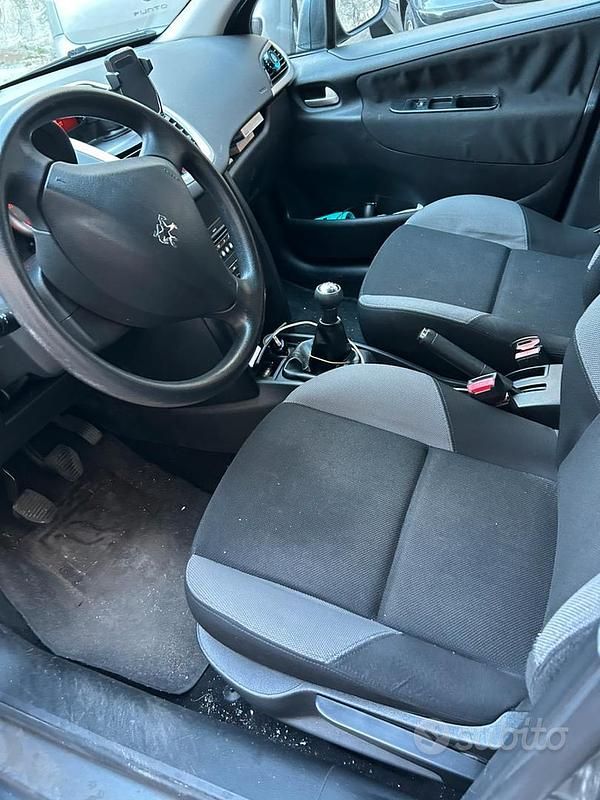 Gebraucht Peugeot 207 70 PS (51 kW) 2007 Grau Limousine