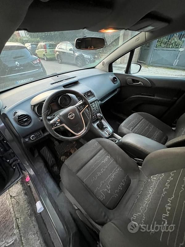 Usata Opel Meriva 101 CV (74 kW) 2011 Grigio Monovolume