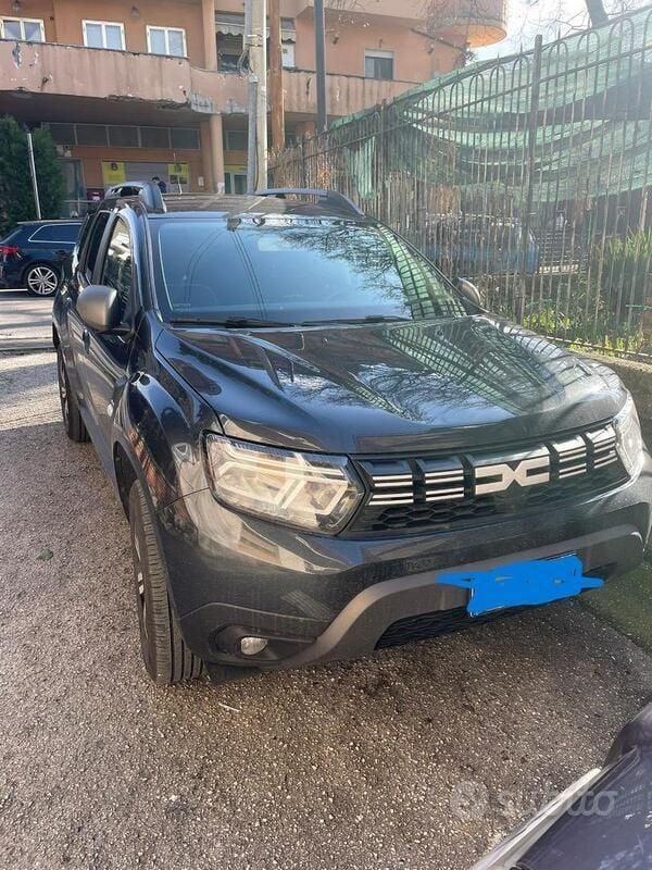 Grigio Usata 2024 Dacia Duster SUV | 16.500 € (Ottimo prezzo) - Immagine 1/4
