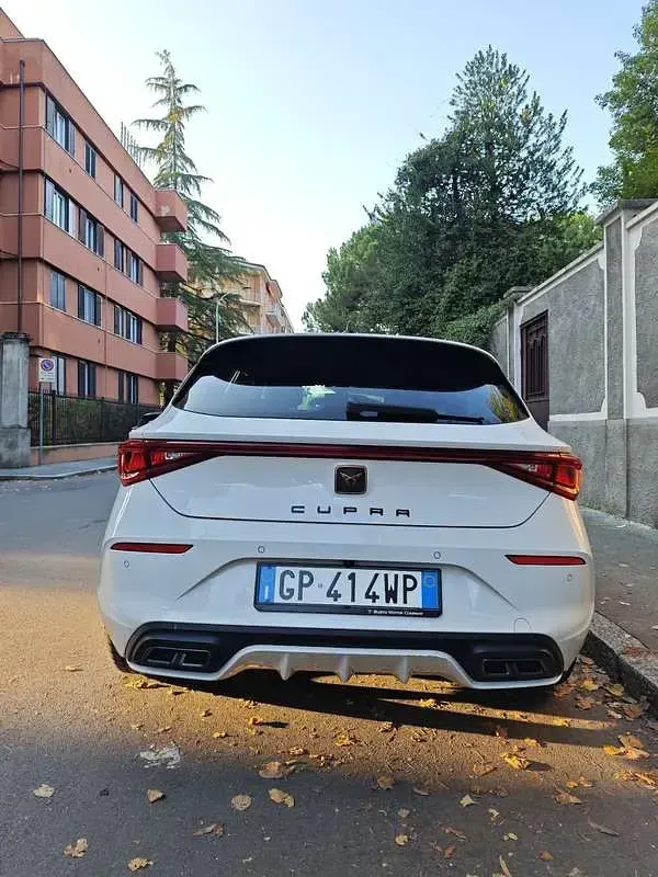 Usata Cupra Leon 150 CV (110 kW) 2023 Bianco Berlina