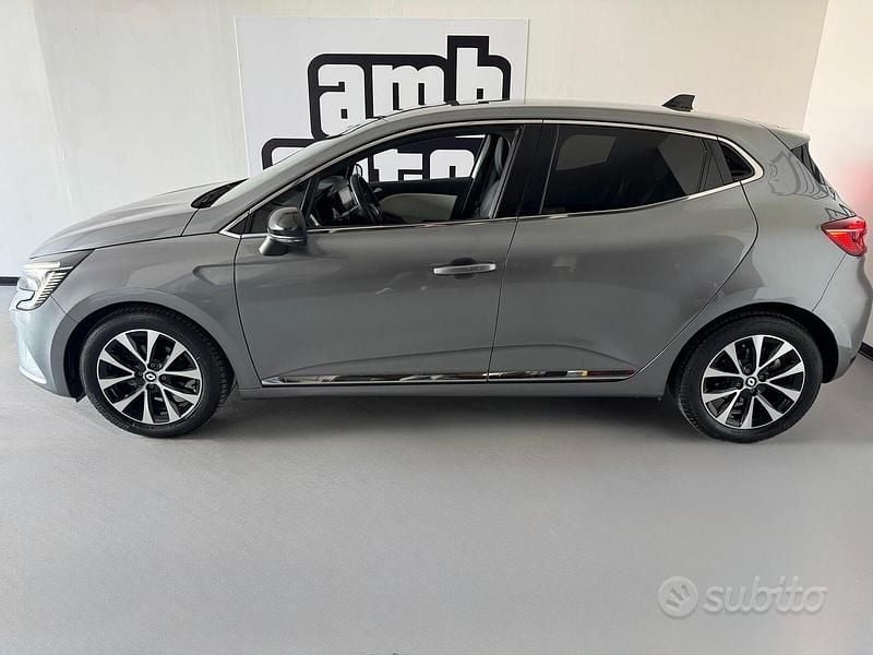 Usata Renault Clio V Techno 101 CV (74 kW) 2023 Grigio Berlina