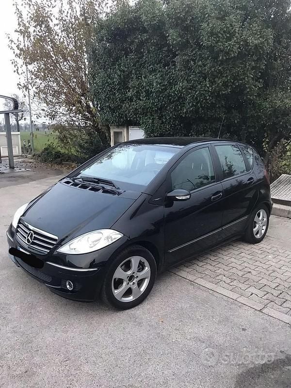Nero Usata 2005 Mercedes A170 Avantgarde Tre volumi | 2600 € (Buon prezzo) - Immagine 1/4