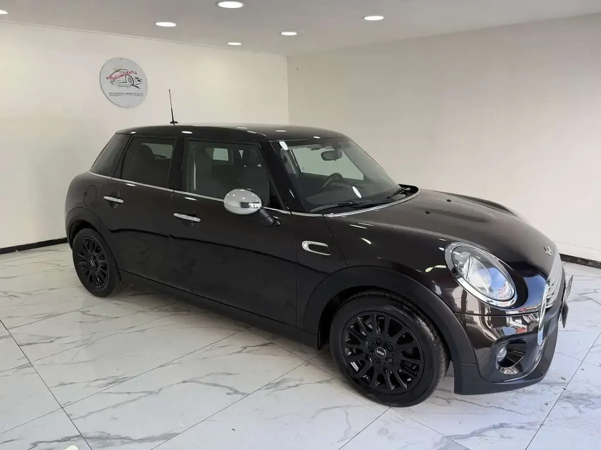 Usata Mini Cooper D 116 CV (85 kW) 2015 Nero Utilitaria