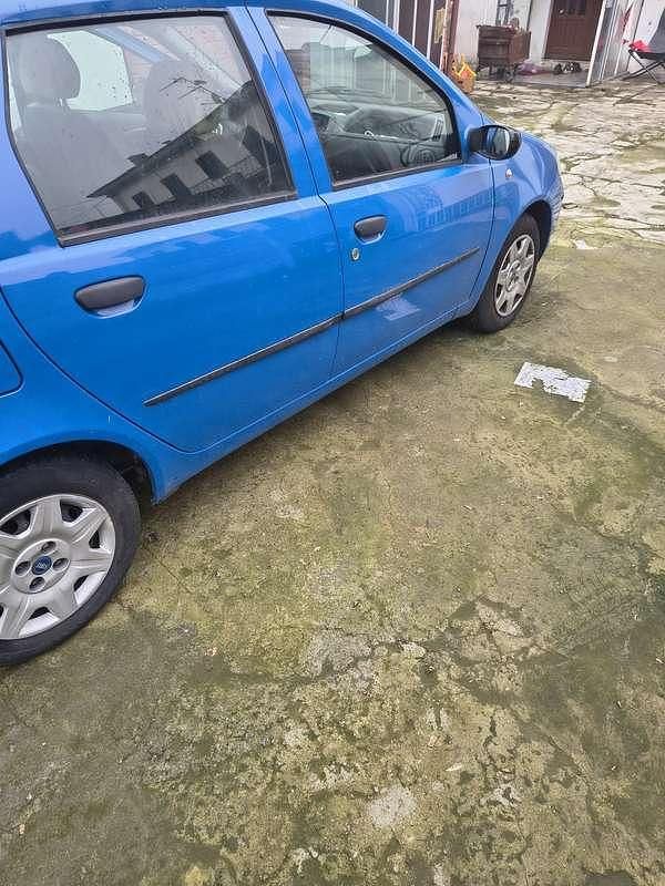 Usata Fiat Punto 69 CV (50 kW) 2005 Berlina