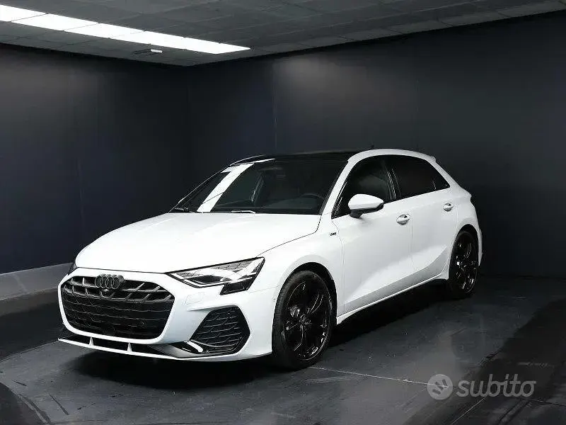 Nuova Audi A3 S-Line 150 CV (110 kW) 2025 Verde Berlina