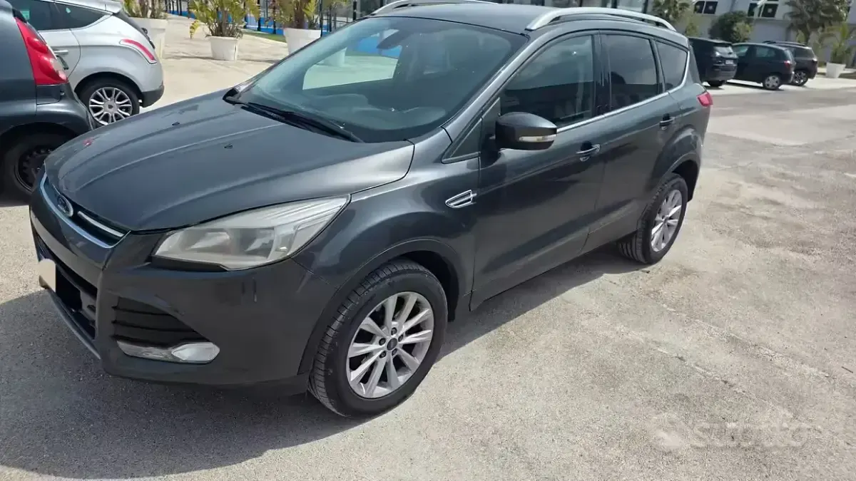 Usata Ford Kuga Titanium 120 CV (88 kW) 2016 Grigio SUV