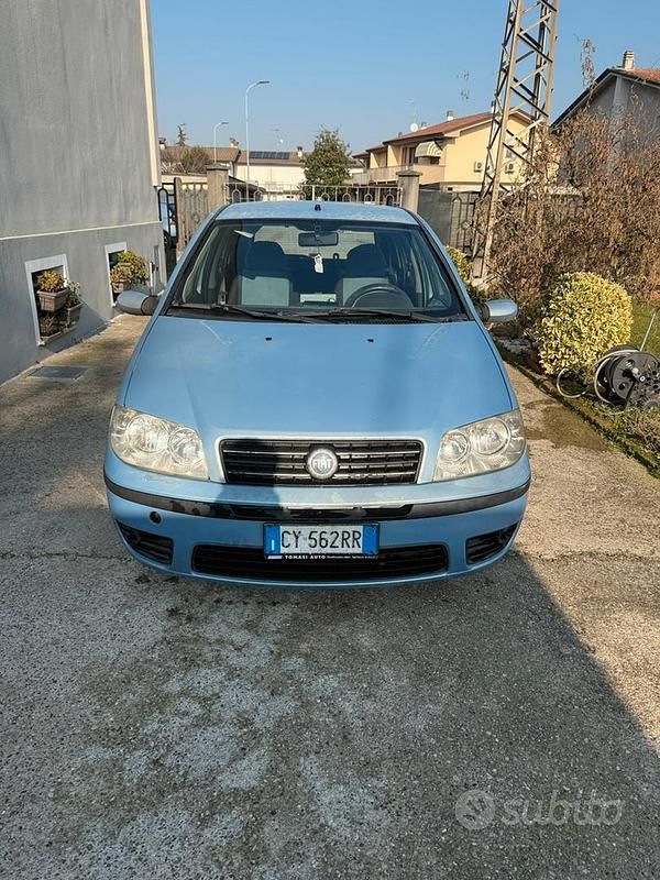Usata Fiat Punto Active 69 CV (50 kW) 2005 Blu Berlina