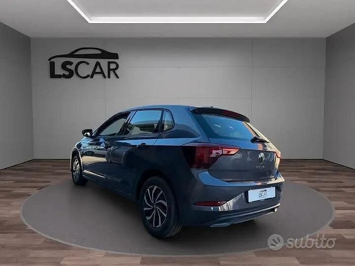 Usata VW Polo Life 95 CV (69 kW) 2023 Grigio Utilitaria