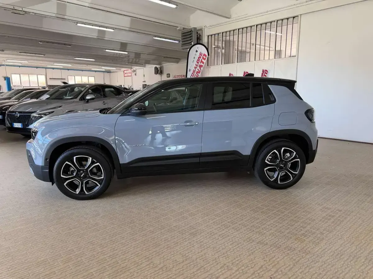 Usata Jeep Avenger Summit 101 CV (74 kW) 2025 Grigio storm tetto nero SUV