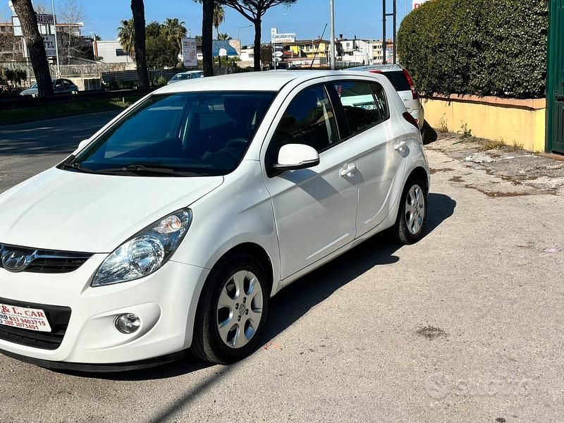 Usata Hyundai i20 75 CV (55 kW) 2012 Bianco Utilitaria