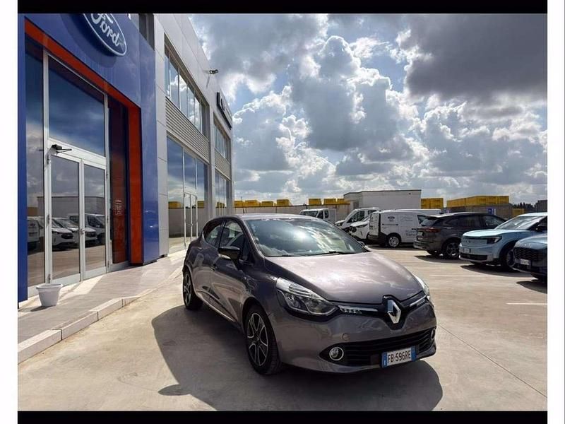 Usata Renault Clio IV 90 CV (66 kW) 2016 Agate black Berlina