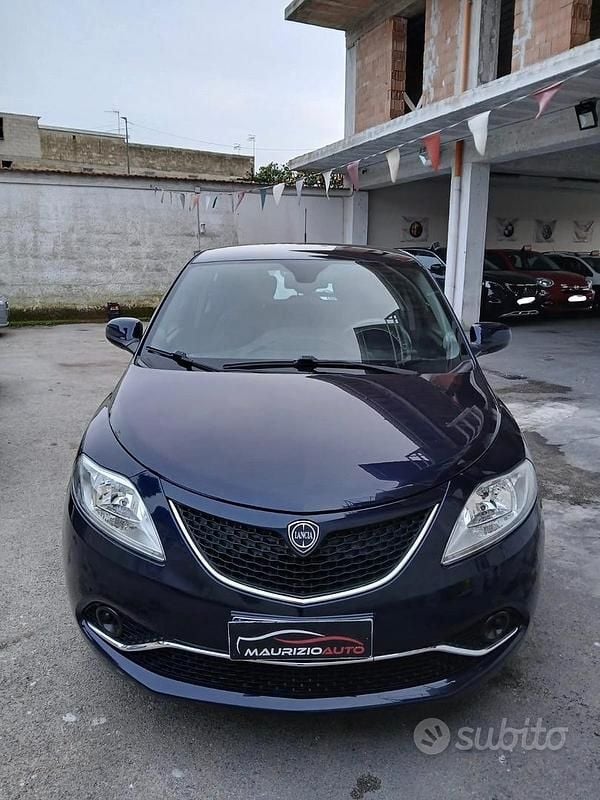 Usata Lancia Ypsilon Gold 69 CV (50 kW) 2017 Blu Utilitaria