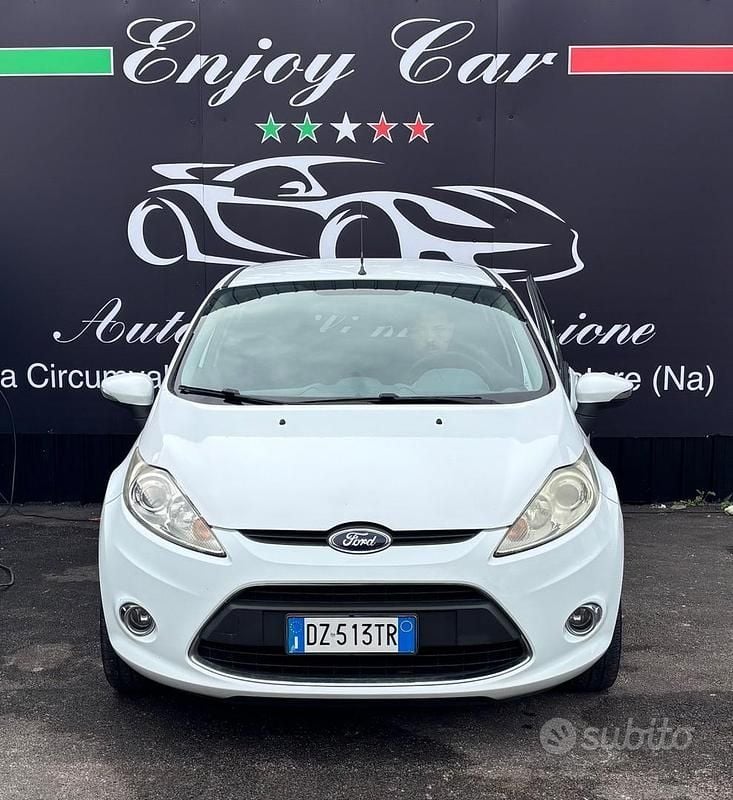 Usata Ford Fiesta Titanium 70 CV (51 kW) 2010 Bianco Utilitaria