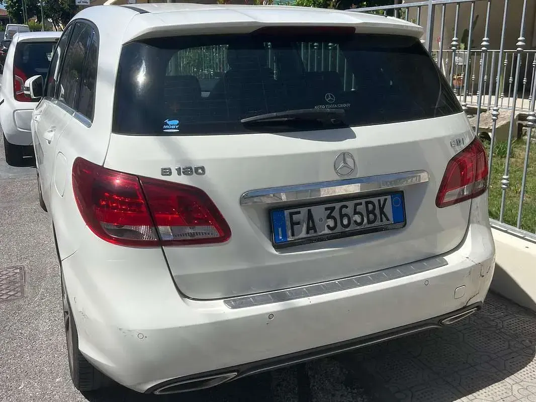 Usata Mercedes B180 109 CV (80 kW) 2015 Bianco Utilitaria