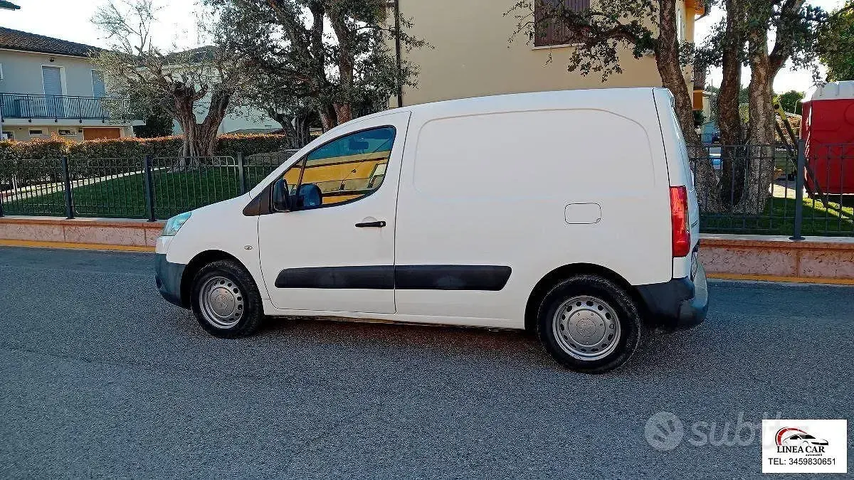 Gebraucht Peugeot Partner 90 PS (66 kW) 2009 Weiß