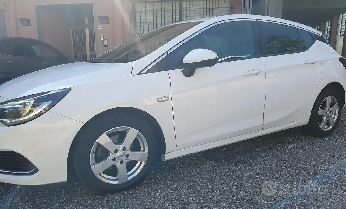 Usata Opel Astra 110 CV (80 kW) 2017 Bianco Berlina