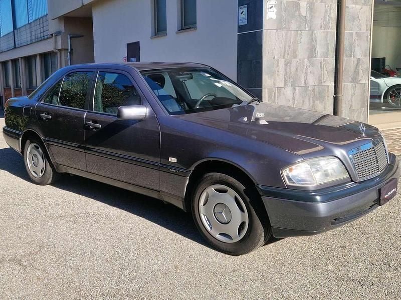 Usata Mercedes C180 Classic 122 CV (89 kW) 1995 Grigio Berlina
