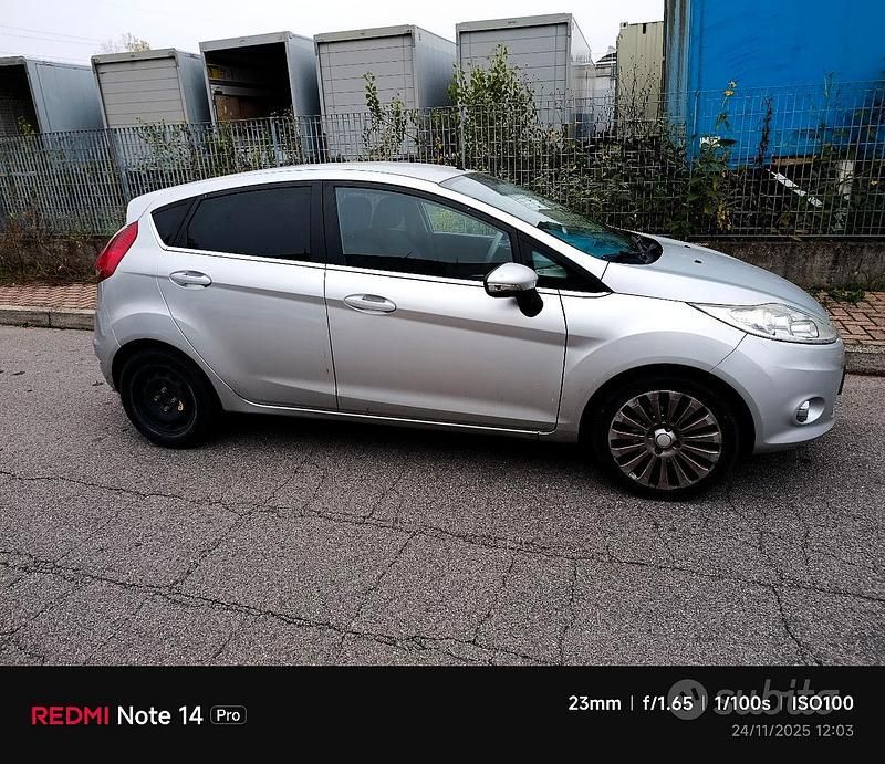 Usata Ford Fiesta 68 CV (50 kW) 2008 Grigio Utilitaria