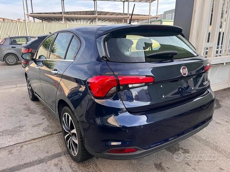 Usata Fiat Tipo Lounge 119 CV (87 kW) 2016 Blu Berlina