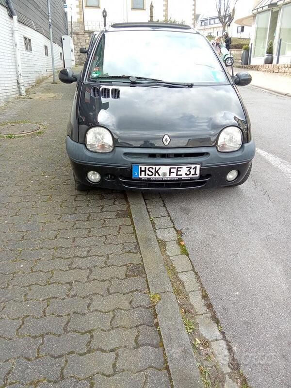 Nero Usata 2003 Renault Twingo Utilitaria | 1800 € (Buon prezzo) - Immagine 1/1