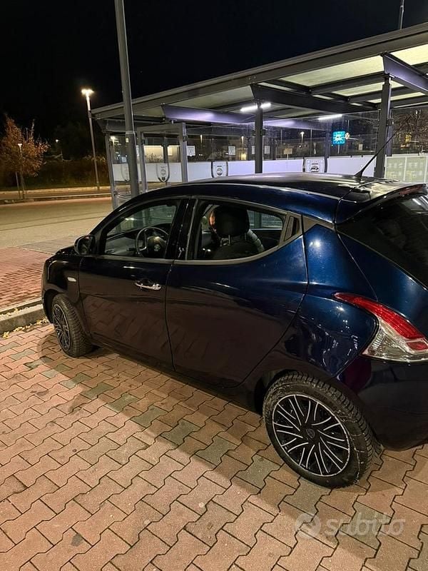 Usata Lancia Ypsilon Gold 69 CV (50 kW) 2019 Utilitaria