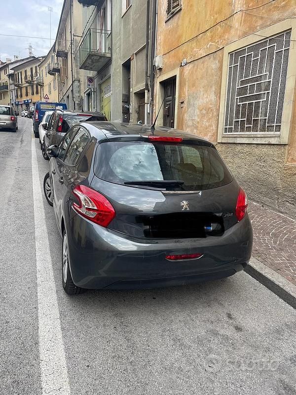 Usata Peugeot 208 2013 Utilitaria