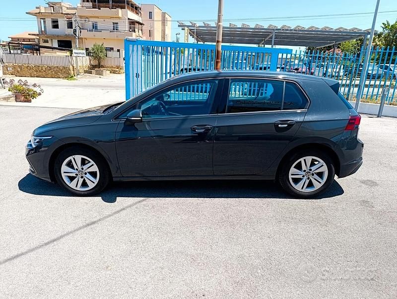 Usata VW Golf VIII Style 116 CV (85 kW) 2022 Grigio Berlina