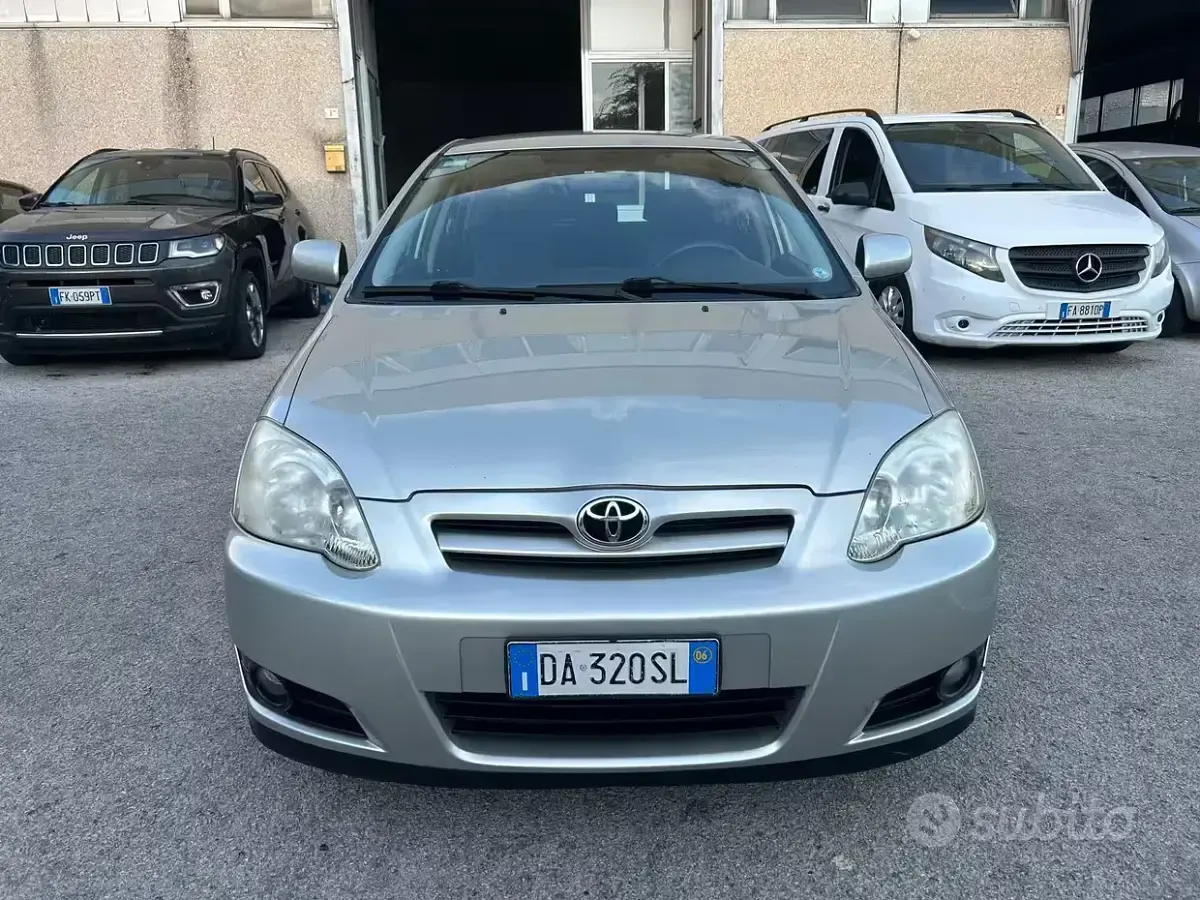 Usata Toyota Corolla 90 CV (66 kW) 2006 Grigio Berlina