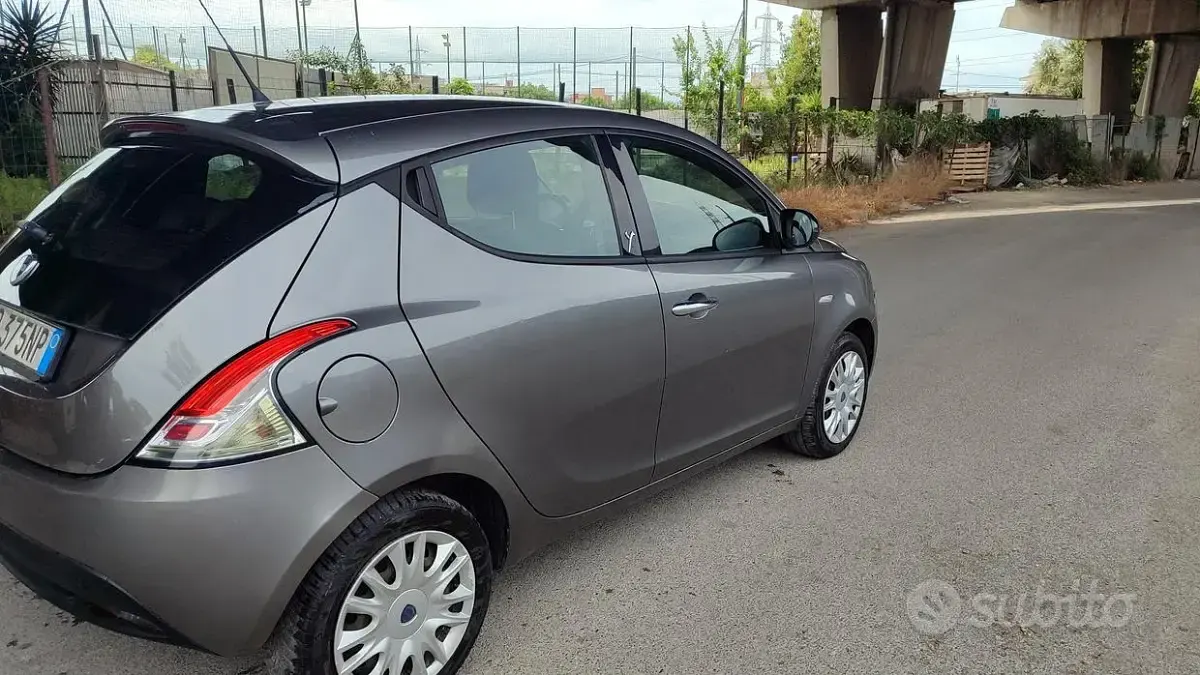 Usata Lancia Ypsilon 75 CV (55 kW) 2012 Utilitaria