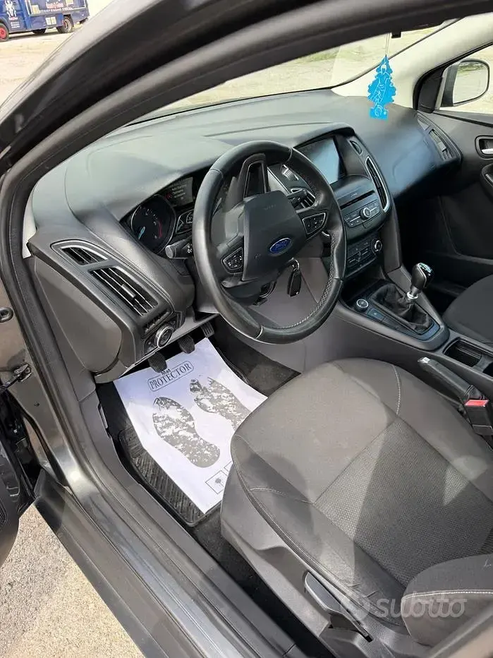 Usata Ford Focus Titanium 95 CV (69 kW) 2016 Grigio Station wagon