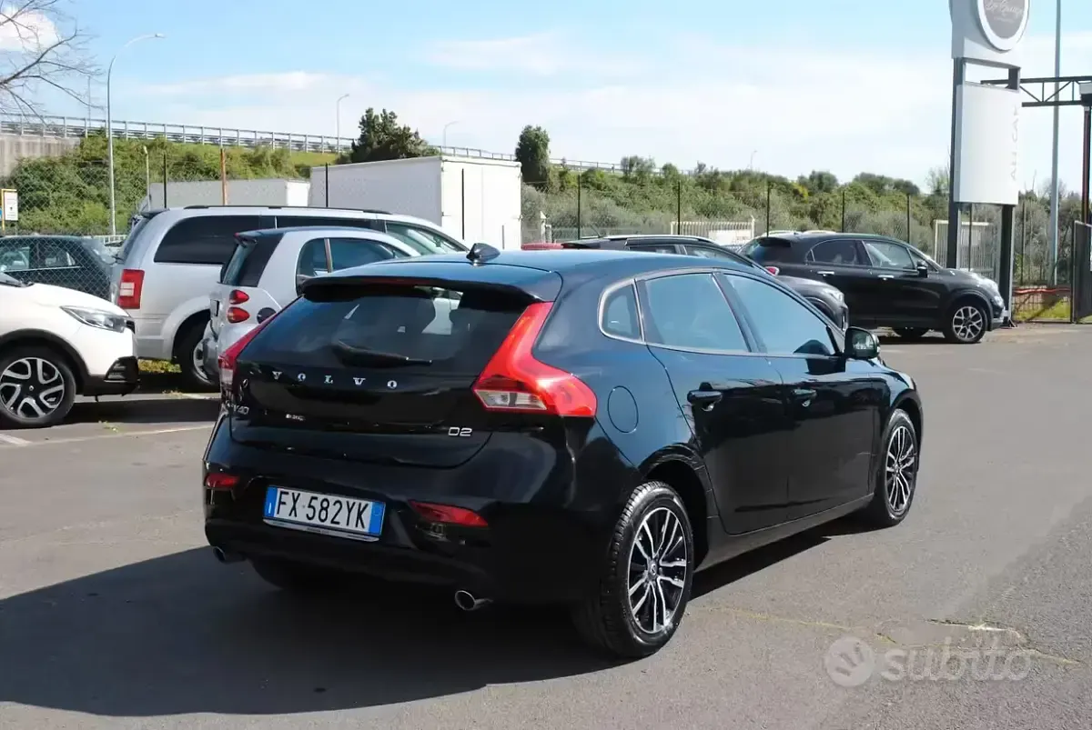 Occasion Volvo V40 R-Design 120 ch (88 kW) 2019 Noir Berline