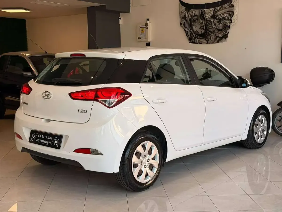 Usata Hyundai i20 Style 84 CV (61 kW) 2016 Bianco Utilitaria