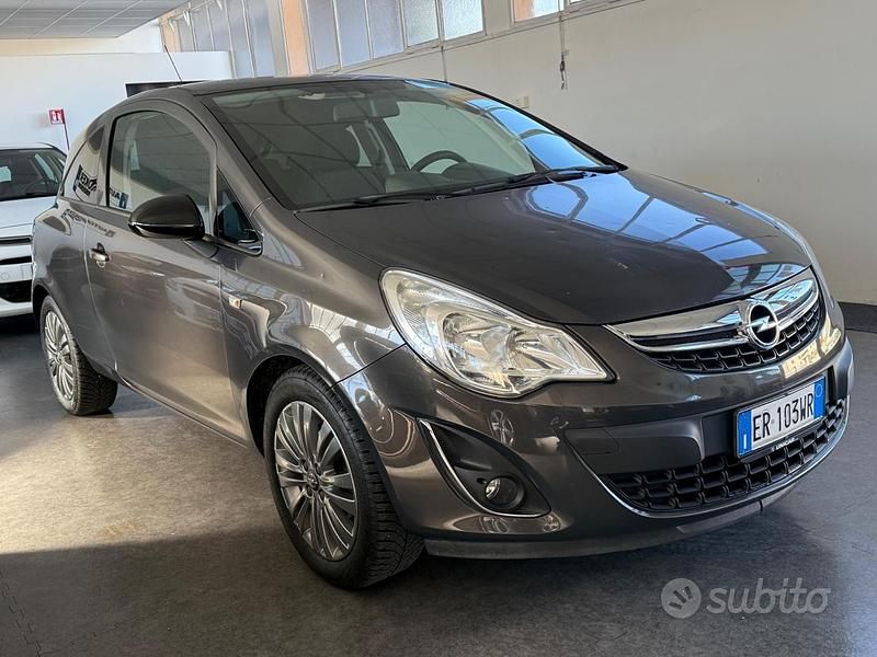 Usata Opel Corsa 85 CV (62 kW) 2013 Grigio Utilitaria