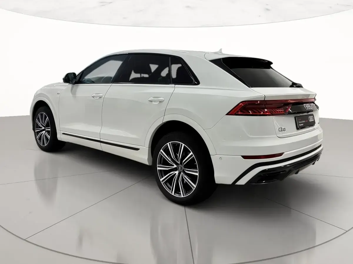 Usata Audi Q8 Comfort 231 CV (169 kW) 2023 Bianco carrara SUV