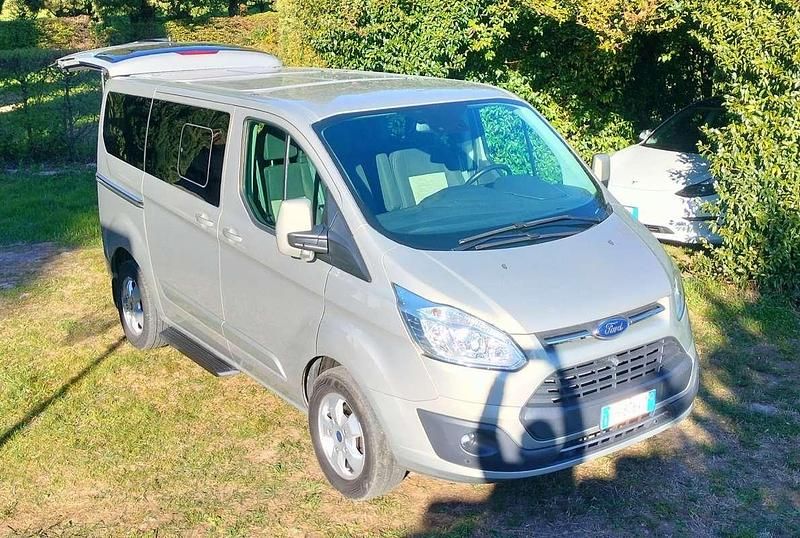 Usata Ford Tourneo Custom Titanium 131 CV (96 kW) 2017 Bronzo Furgone