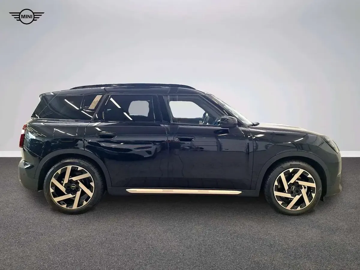 Nuova Mini Countryman Favoured 225 kW (306 CV) 2025 Nero SUV
