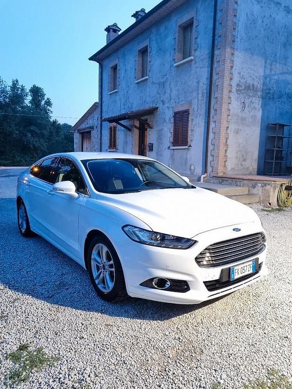 Bianco Usata 2017 Ford Mondeo Business Edition Berlina | 10.990 € (Buon prezzo) - Immagine 1/2