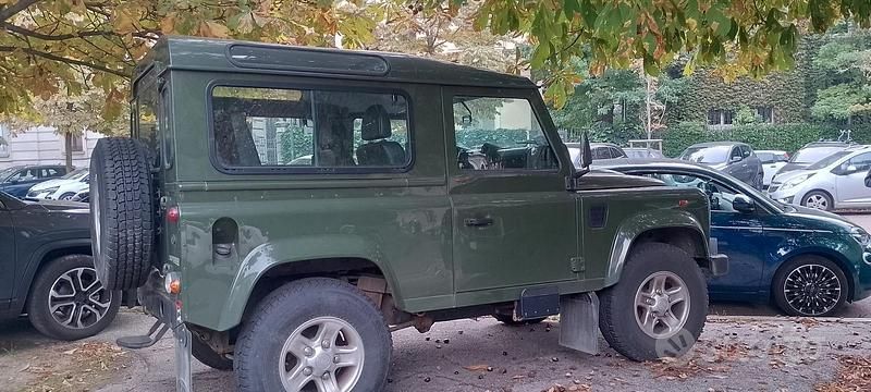 Usata Land Rover Defender 122 CV (89 kW) 2007 Verde SUV