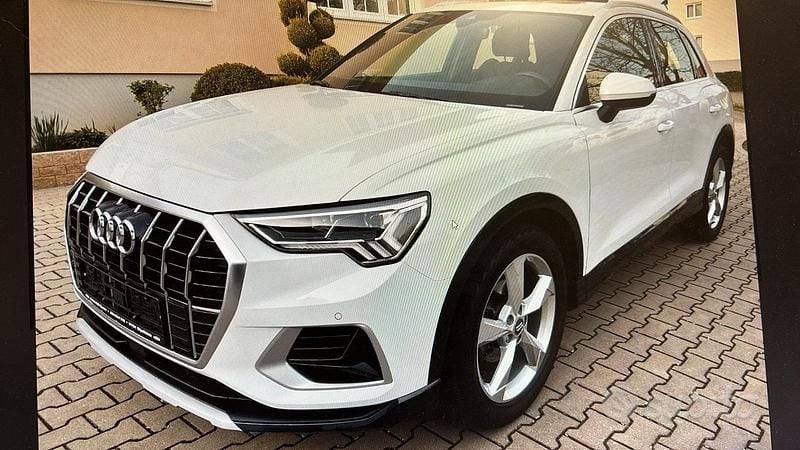 Bianco Usata 2019 Audi Q3 S-Line SUV | 29.900 € (Molto cara) - Immagine 1/4