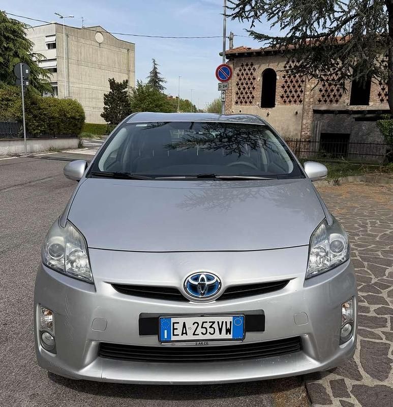 Usata Toyota Prius 136 CV (100 kW) 2010 Grigio Utilitaria