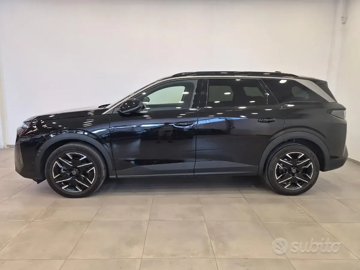 Usata Peugeot 5008 Allure 145 CV (106 kW) 2025 Nero SUV