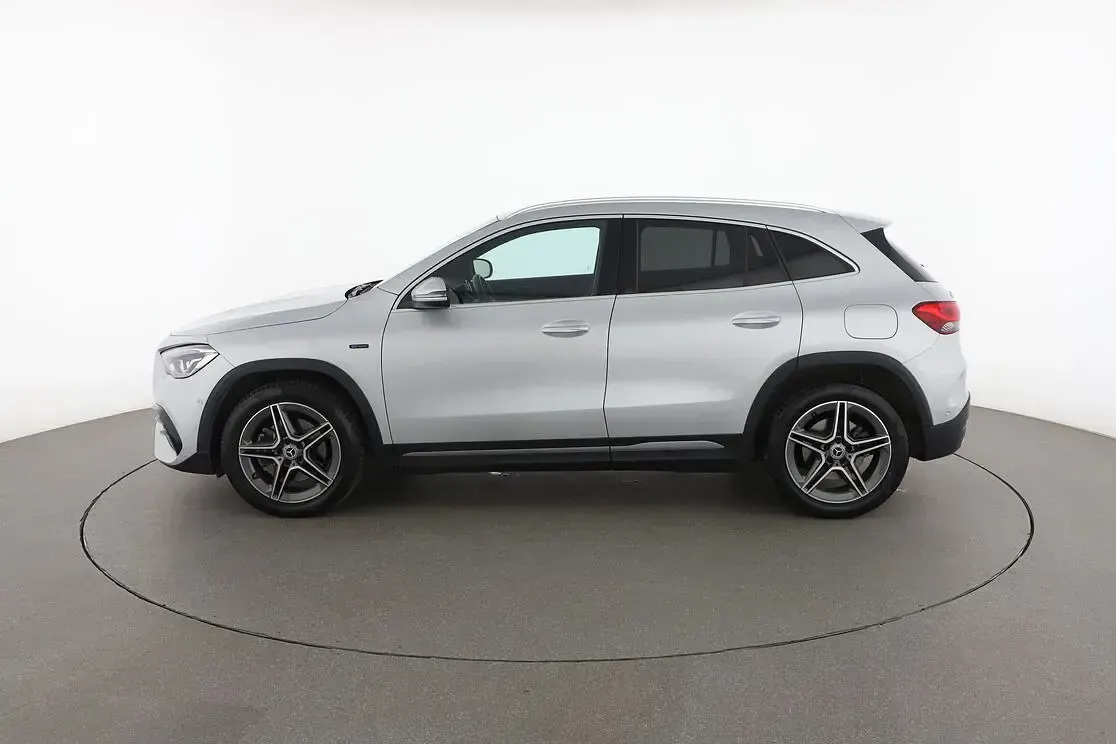Begagnad Mercedes GLA250 AMG line 218 HK (160 kW) 2020 Silver SUV