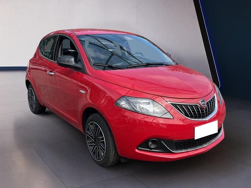 Usata Lancia Ypsilon Gold 70 CV (51 kW) 2021 Rosso Utilitaria