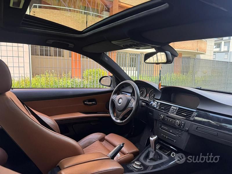 Usata BMW 330 Sport Line 231 CV (169 kW) 2006 Blu Coupé